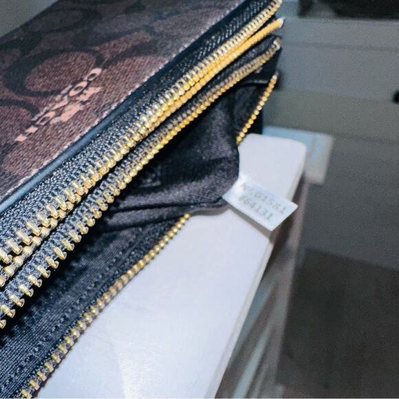 COACH - Double Corner zip brown wristlet - Picture 12 of 12